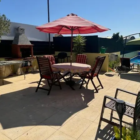 200m - Train Station Barrinha House & Pool 펜션