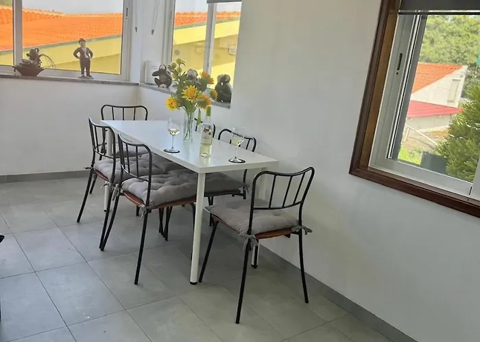 200m - Train Station Barrinha House & Pool בית נופש *