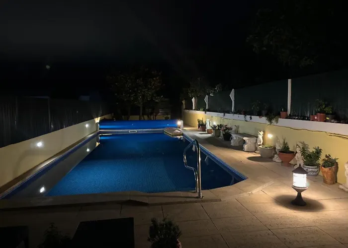 בית נופש 200m - Train Station Barrinha House & Pool איזמוריס
