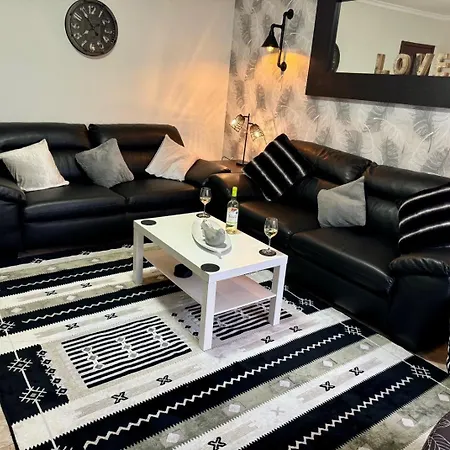 Casa de Férias 200m - Train Station Barrinha House & Pool Esmoriz