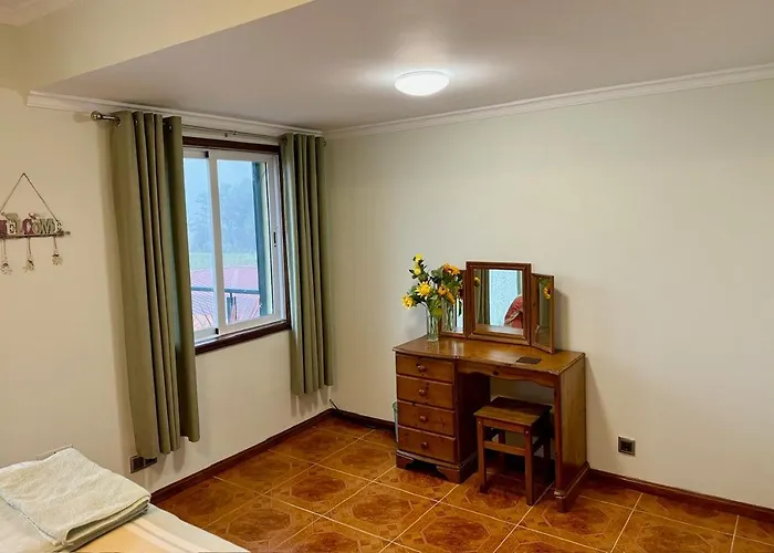 200m - Train Station Barrinha House & Pool Дом отдыха *