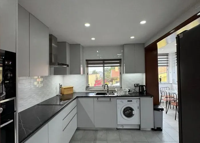 200m - Train Station Barrinha House & Pool Дом отдыха Эшмориш