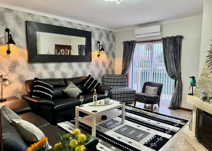 200m - Train Station Barrinha House & Pool Дом отдыха