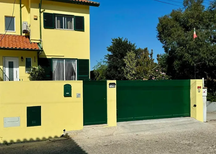 Дом отдыха 200m - Train Station Barrinha House & Pool *