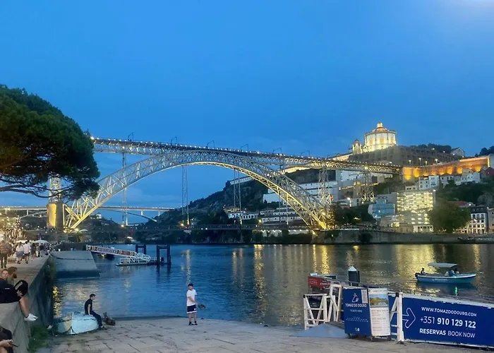 200m - Train Station Barrinha House & Pool Дом отдыха Эшмориш